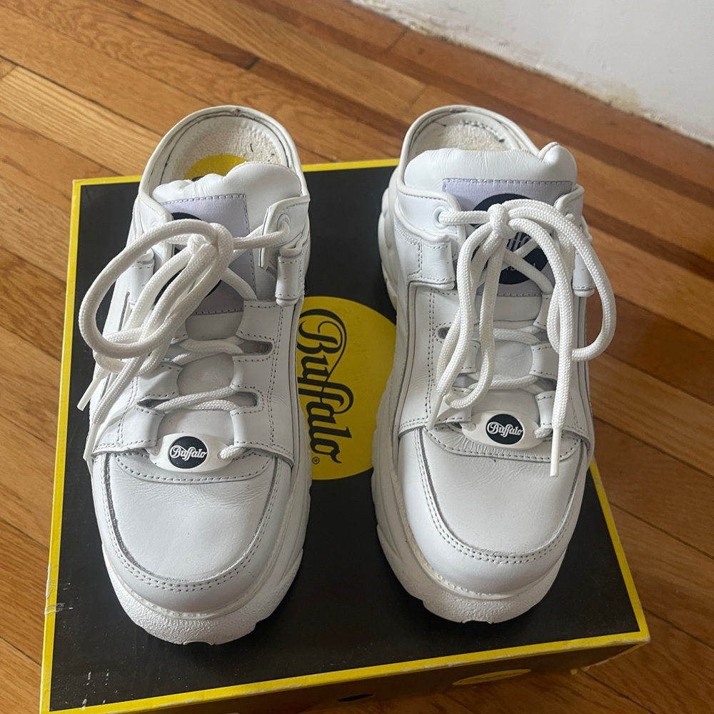 Buffalo London Women's Classic White Sneakers - Picture 2 of 8